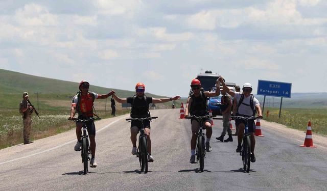'Terörsüz Türkiye' için 20 km pedal çevirdiler
