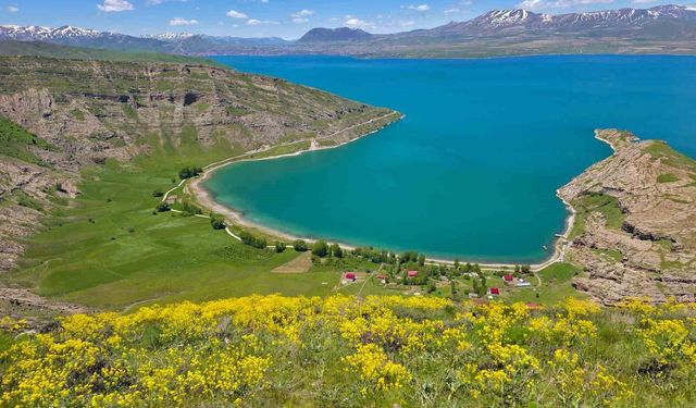 Van Gölü'nün kıyısındaki turizm cenneti: İncekaya köyü