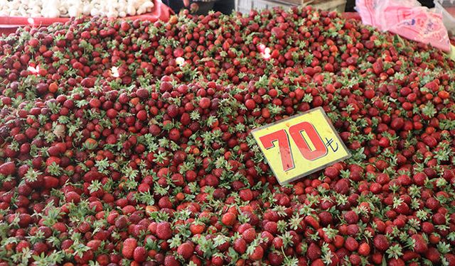 Tezgâhlar kırmızıya büründü: Çilek reçeli yapmanın tam zamanı