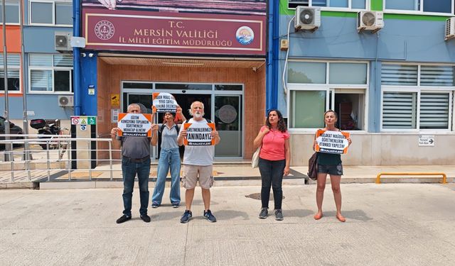 Mersin Halkevi üyeleri, öğretmenler için sokağa indi: “Direnen öğretmenlerin yanındayız”