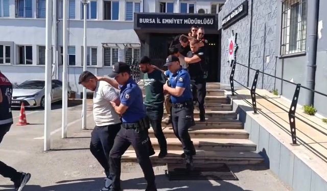 2,5 ay boyunca 'Polisiz' diyerek dolandırdılar, 100 milyonluk vurgunun ardından tatlı ikram ettiler