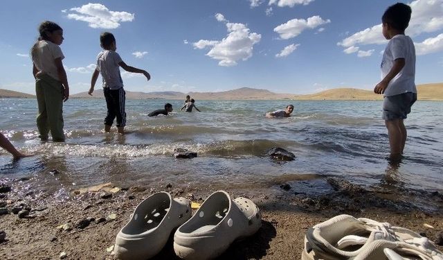 Ağrı'da kavurucu sıcakta tehlikeli serinlik: Çocuklar Patnos Barajı'na akın etti