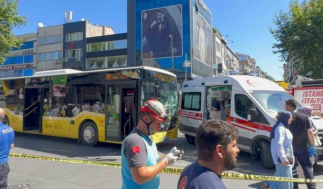 Fatih'te İETT otobüsü ile ambulans çarpıştı: 3 yaralı