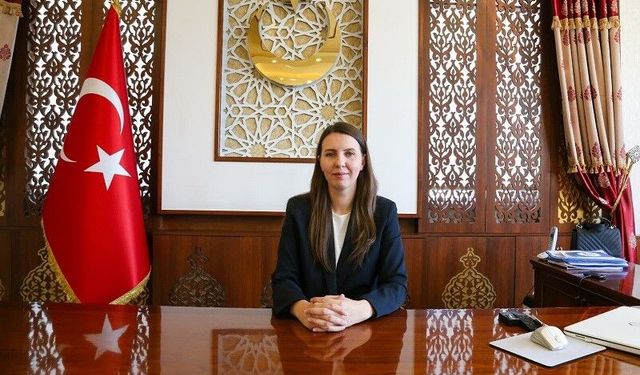 Gürpınar'ın ilk kadın kaymakamı göreve başladı