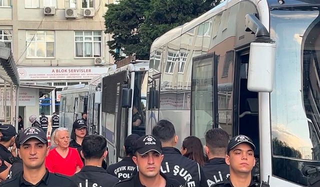 İzmit Belediyesi'ne yönelik soruşturma kapsamında gözaltına alınan şüpheliler, İstanbul'da sağlık kontrolünden geçirildi