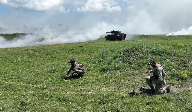 Kars'ta Mehmetçikten güç gösterisi: 14'üncü Mekanize Piyade Tugayı'ndan nefes kesen tatbikat