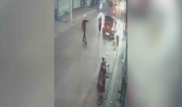 Kasklı saldırgan iş yerini kurşunladı: 1 yaralı