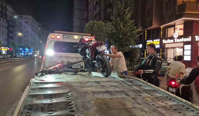 Katlanır plaka ile polise yakalanan motosiklet sürücüsüne 140 bin lira ceza