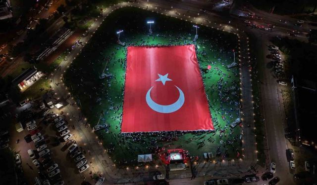 Kayseri'de dünyanın en büyük Türk bayrağı açıldı