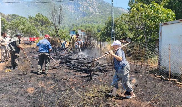 Menteşe'de kazma küreği alan yangına koştu