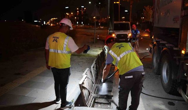 Mersin'de yağmur suyu hatları temizleniyor
