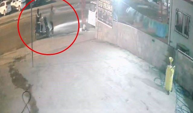 Motosikletle gelerek oto yıkamayı kurşunlayan çete üyelerinin maskesi düştü
