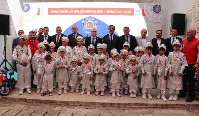 Sivas'ta çocuklar 5 asırlık vakıf geleneğiyle sünnet şöleninde buluştu
