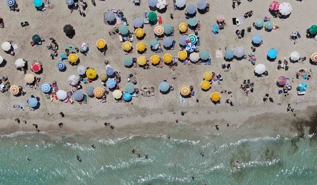 Tatilciler hafta sonu Çeşme'nin keyfini çıkardı