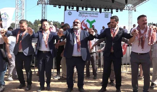 Türkiye'nin dört bir yanından gelen Giresunlular Bursa'da buluştu