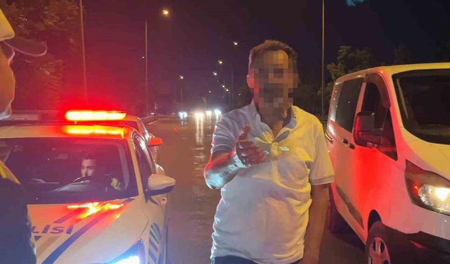 'Yazıklar olsun' dedi, basın mensubuna tükürdü