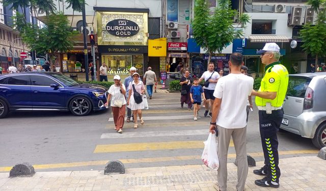 Akdeniz’de yayalara trafik dersi
