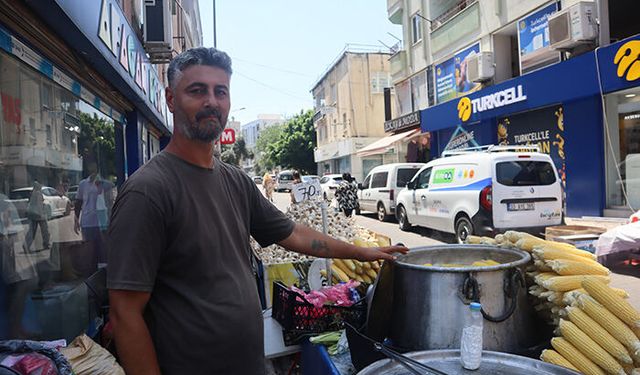 Mersin’de yaz mevsiminin vazgeçilmez yiyeceği süt mısır tezgahlarda
