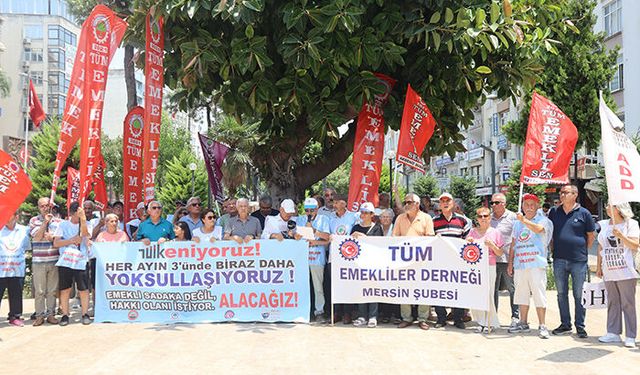 Mersin’de emekliler, seyyanen zam talebiyle sokağa indi