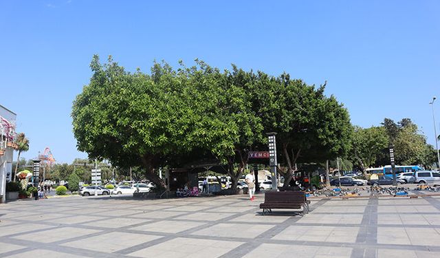 Mersin’de hava sıcaklığı pik yaptı, sokaklar boş kaldı