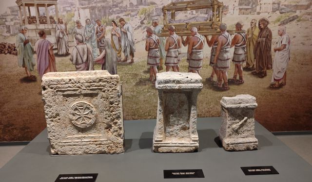 Roma Dönemi’nden kalma kalker mezar stelleri, Mersin’de sergileniyor