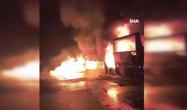 Mersin'de otoyolda seyir halindeki yolcu otobüsü alev alev yandı
