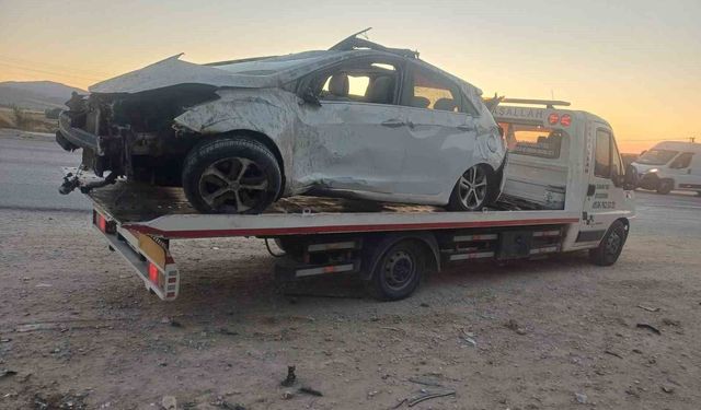 Ankara'da kontrolünü kaybeden otomobil yoldan çıktı: 1 ölü, 1 yaralı