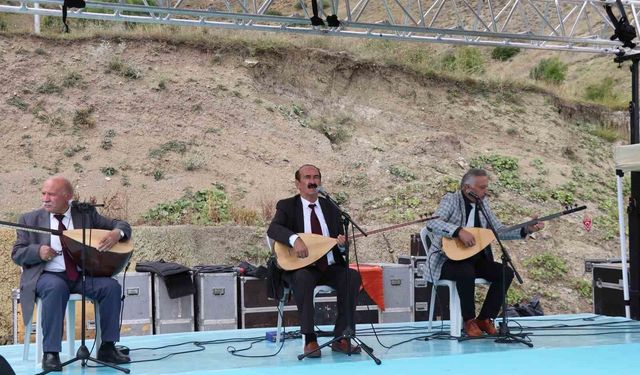 Âşık Sümmani, memleketi Narman Samikale'de yad edildi