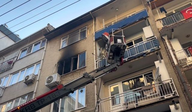 Bursa'da korkutan yangın...Mahalleli sokağa döküldü