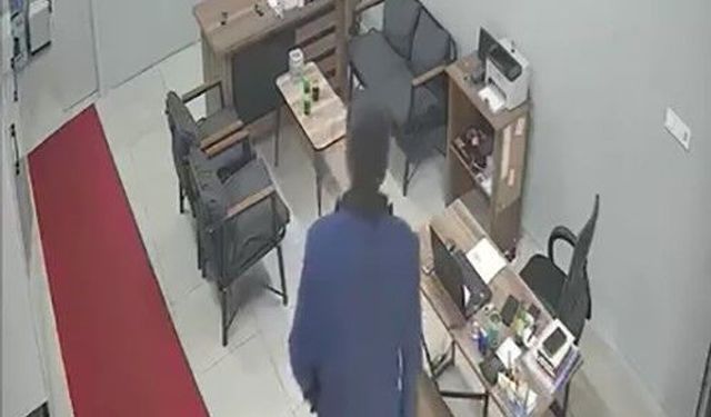 Cep telefonu hırsızlığı kameraya takıldı