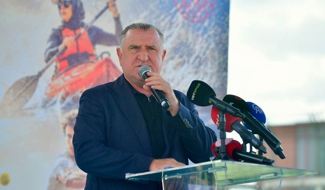 Gençlik ve Spor Bakanı Bak: '12 milyon gencimize yüzme öğrettik'