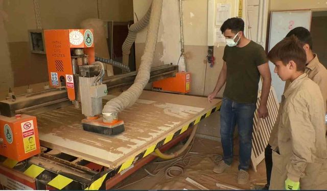 Hakkâri'de öğrenciler tatilde de üretim yapıyor