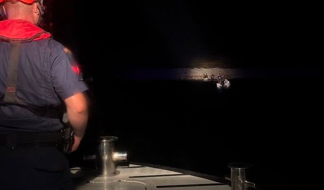 İzmir açıklarında 7 düzensiz göçmen yakalandı