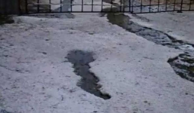 Kars'ta dolu kabusu: Dakikalar içerisinde etraf beyaza büründü