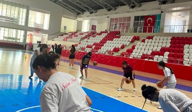 Koruma altındaki çocuklara basketbol eğitimi