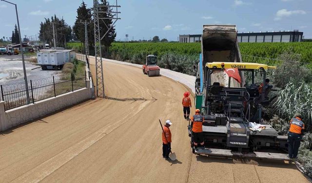 Mersin'de 4 mahallenin ortak kullandığı yol yenilendi
