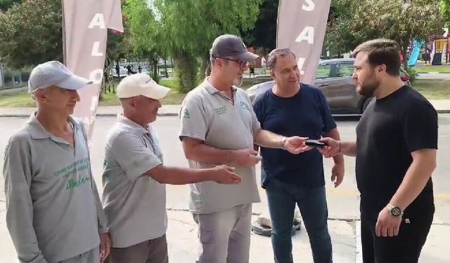 Mersin’de belediye işçileri tarafından bulunan içi para dolu cüzdan, sahibine teslim edildi