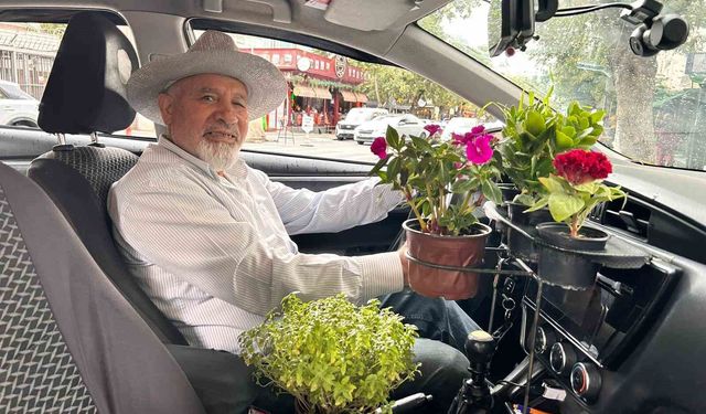 Bu taksi adeta çiçek bahçesi