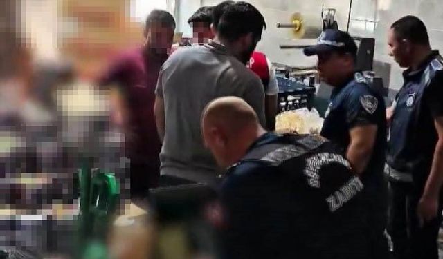 Gaziantep'te bozulmuş, tarihi geçmiş ve değiştirilmiş 2 kamyon cips ve şekerleme ele geçirildi