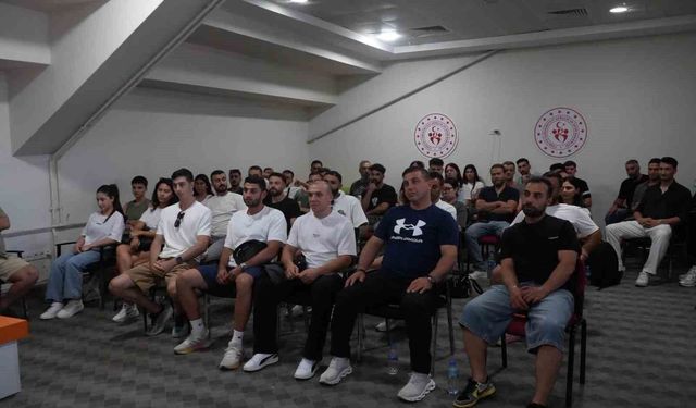 Menteşe'de boks antrenörlük kursunun ilk adımı atıldı