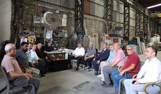 Başkan Yıldız, esnaf ziyaretlerinde talep ve önerileri dinliyor