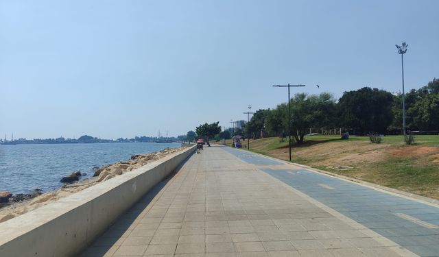 Mersin’de sıcaklık ve nem düşüşe geçmesine rağmen sahiller boş kaldı