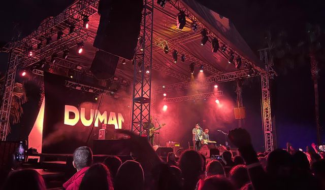 Duman, Mersin’de hayranlarına unutulmaz bir gece yaşattı