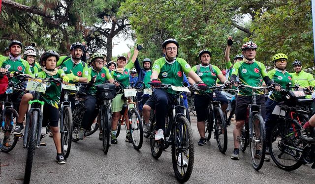 Tarih ve doğa içinde 160 bisikletli pedal çevirdi