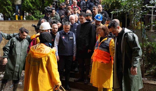 AFAD: 'Ülke genelinde müdahale çalışmalarında 60 bin 395 personel ve 8 bin 927 araç görev yapmaktadır'