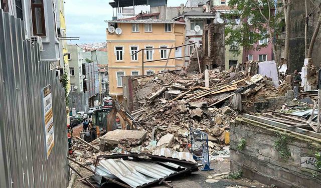 Beyoğlu'nda yerle bir olan bina havadan görüntülendi