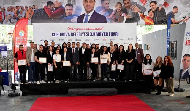 Çukurova'da 3. Kariyer Fuarı'nda iş arayanlarla işverenler buluştu
