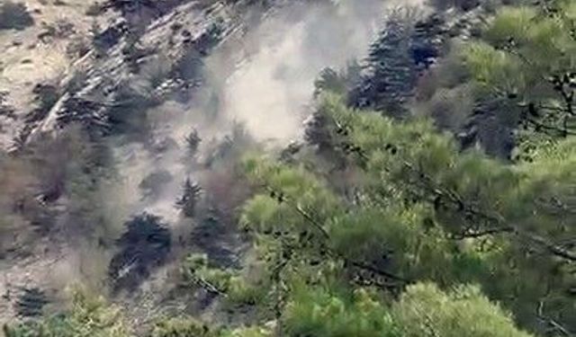 Deprem sırasında yamaçtan kopan kaya kütlesi paniğe neden oldu