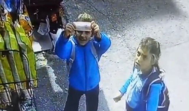 İki öğrencinin örnek davranışını kamera böyle görüntüledi