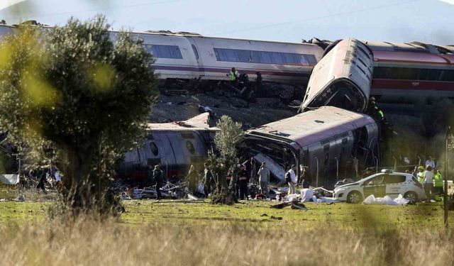 İspanya'da tren kazası: Hayatını kaybedenlerin sayısı 30'a yükseldi